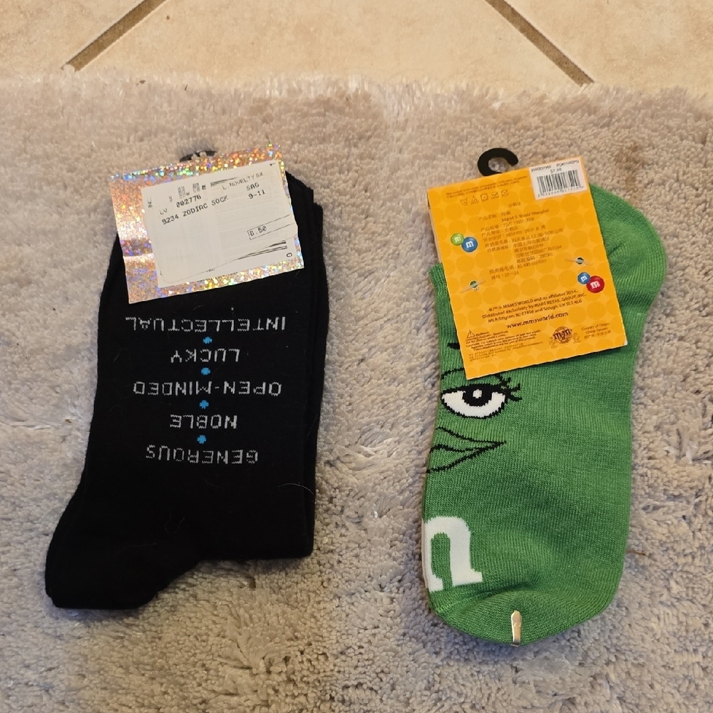 Hot SOX Black sagittarius And Green M & M Socks From Shanghai - Picture 2 of 2